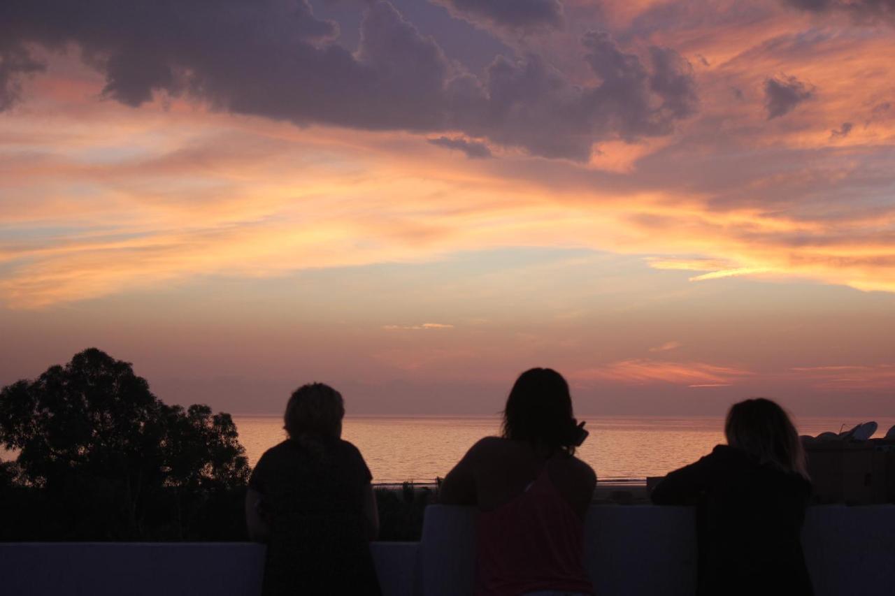 Chernaki Surf Experience ทากาเซาท์ ภายนอก รูปภาพ
